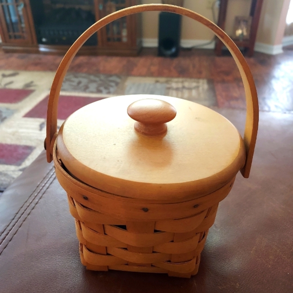 Longaberger Small Basket with Lid 1997